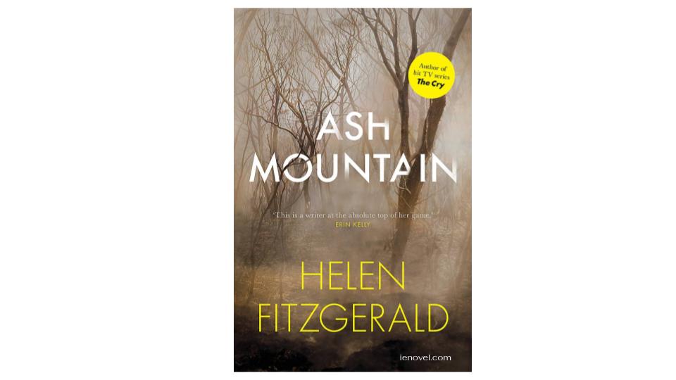 Ash Mountain โดย Helen FitzGerald เป็นหนังระทึกขวัญภัยพิบัติที่ขับเคลื่อนด้วยตัวละครที่เขียนขึ้นอย่างชาญฉลาดและน่าดึงดูดใจอย่างยิ่ง