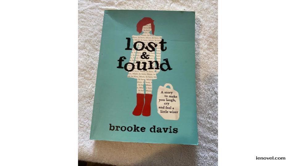 LOST & FOUND ได้แนะนำเสียงนักเขียนที่ไม่เหมือนใครอย่าง Brooke Davis ให้กับโลกวรรณกรรม เธอมองเห็นความหมายที่ลึกซึ้งและมหัศจรรย์ในชีวิตประจำวันได้อย่างชัดเจนมากกว่าที่พวกเราส่วนใหญ่เคยใช้