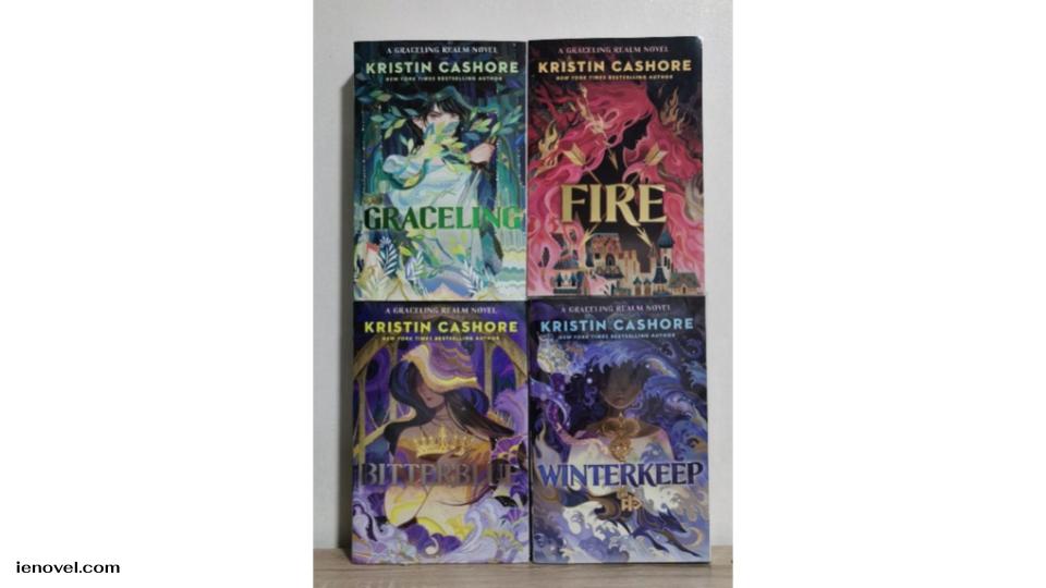 Fire คือเล่มที่สองในซีรีส์ Graceling Realm ที่ขยายโลกของ Seven Kingdoms ออกไปอีกขั้น โดยเล่าเรื่องของ Fire หญิงสาวที่มีพรสวรรค์อันพิเศษในการควบคุมสัตว์และมนุษย์ด้วยพลังที่มาจากความสวยงามอันน่าหลงใหลของเธอ