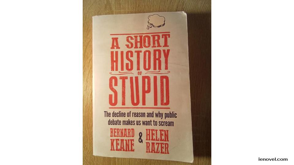 A SHORT HISTORY OF STUPID โดย Bernard Keane และ Helen Razer เป็นหนังสือที่ผู้เขียนเขียนสลับกันไปมาโดยใช้สำนวนสนทนาที่น่าสนใจจากมุมมองส่วนตัวอย่างไม่ละอายใจ ผู้เขียนได้เสนอประเด็นที่น่าสนใจบางประเด็นโดยใช้ประเด็นที่น่าสนใจในการทำเช่นนั้น